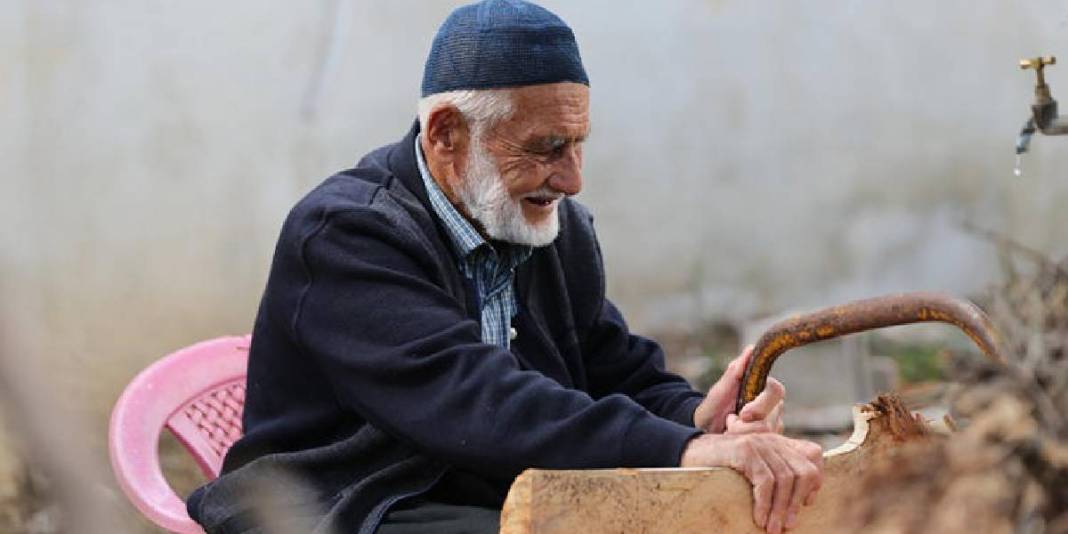 Çobanlıktan ustalığa uzanan 69 yıllık ömür! Doğadan topluyor eliyle şekillendiriyor: “Bu sayede teselli oluyor” 1